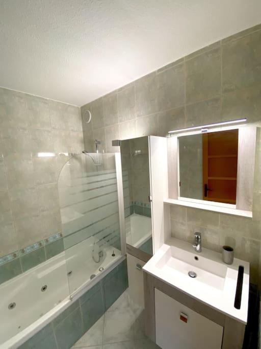 Appartement Spacieux 65M2, Avec Piscine Et Parking Fréjus 외부 사진